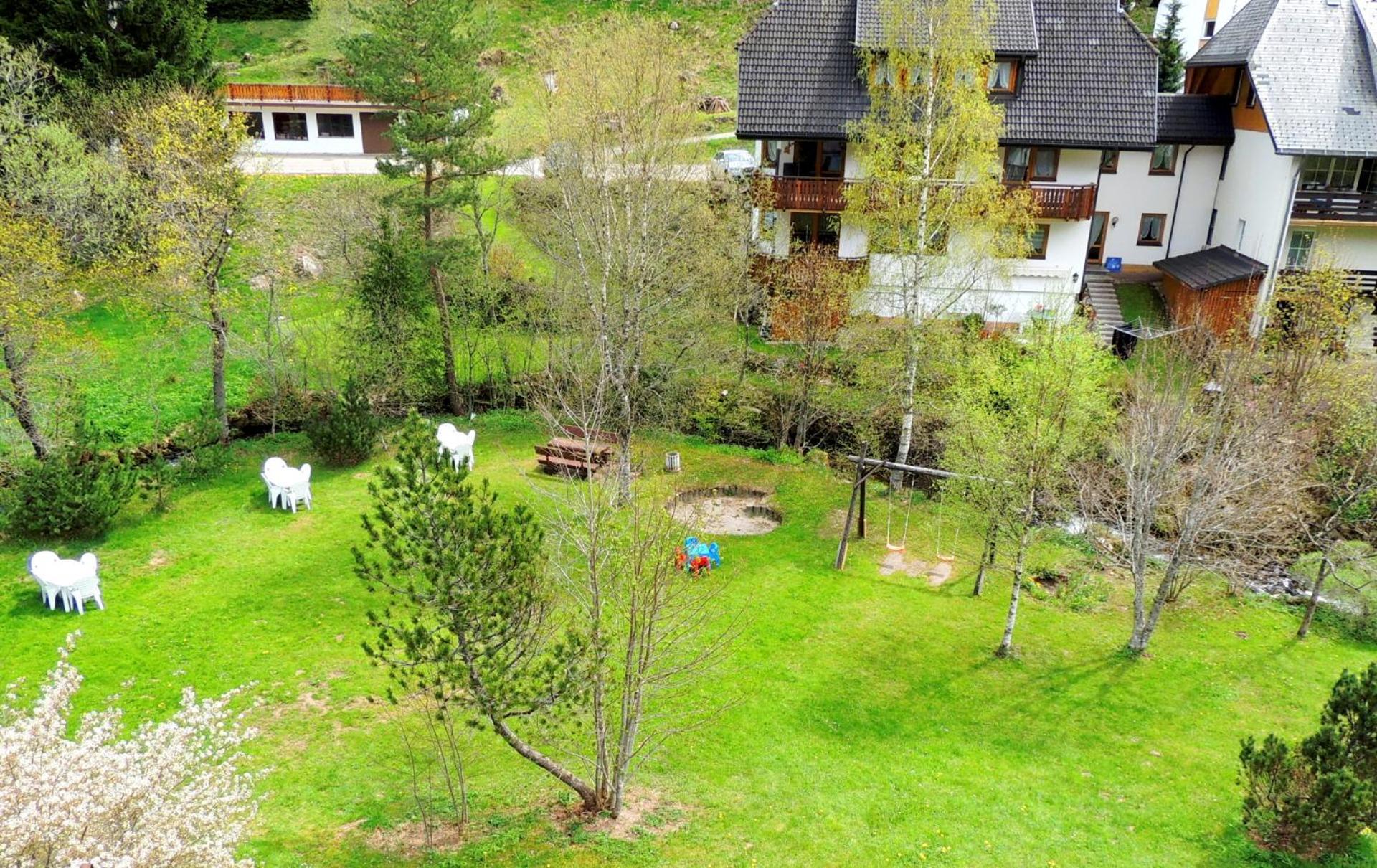 Naturidyll Am Fluss - Ferienhaus Albmatte - Grosser Garten Zum Grillen Und Entspannen-Direkt Neben Dem Radon Revitalbad Mit Sauna Und Thermalbecken Sankt Blasien Exteriör bild
